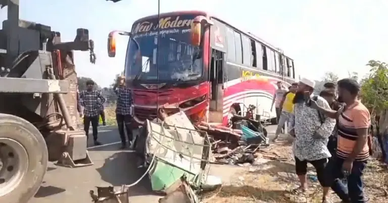 দুর্ঘটনা বাস ও অটোরিকশা